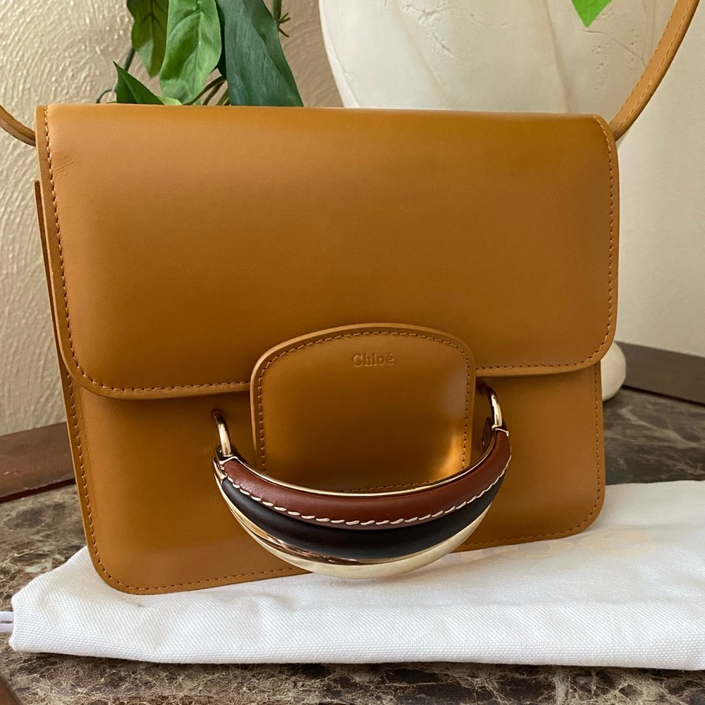 Chloé
Kattie Leather Shoulder Bag